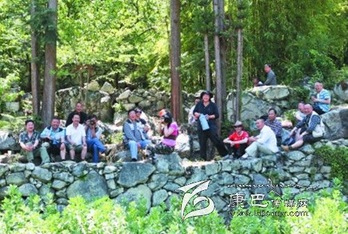 州攝影家協(xié)會“瀘定紅櫻桃節(jié)采風活動”側記