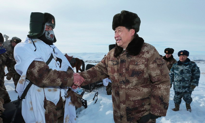 2014年1月26日，習(xí)近平總書記春節(jié)前夕冒嚴(yán)寒踏冰雪慰問邊防官兵。