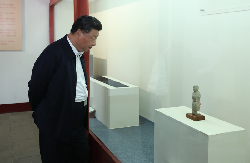 2021年5月12日，習近平總書記在南陽市考察東漢醫(yī)學家張仲景的墓祠紀念地醫(yī)圣祠。 